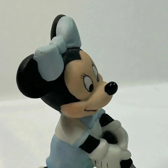 Walt Disney World Sri Lanka Minnie Mouse - Golfing  Porcelain Figurine. - Picture 9 of 11